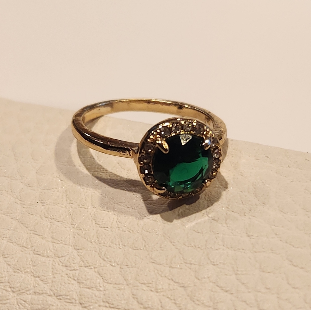 Stainless Steel Ring, Hypoallergenic with Green Zirconia Stone. Fashion Design